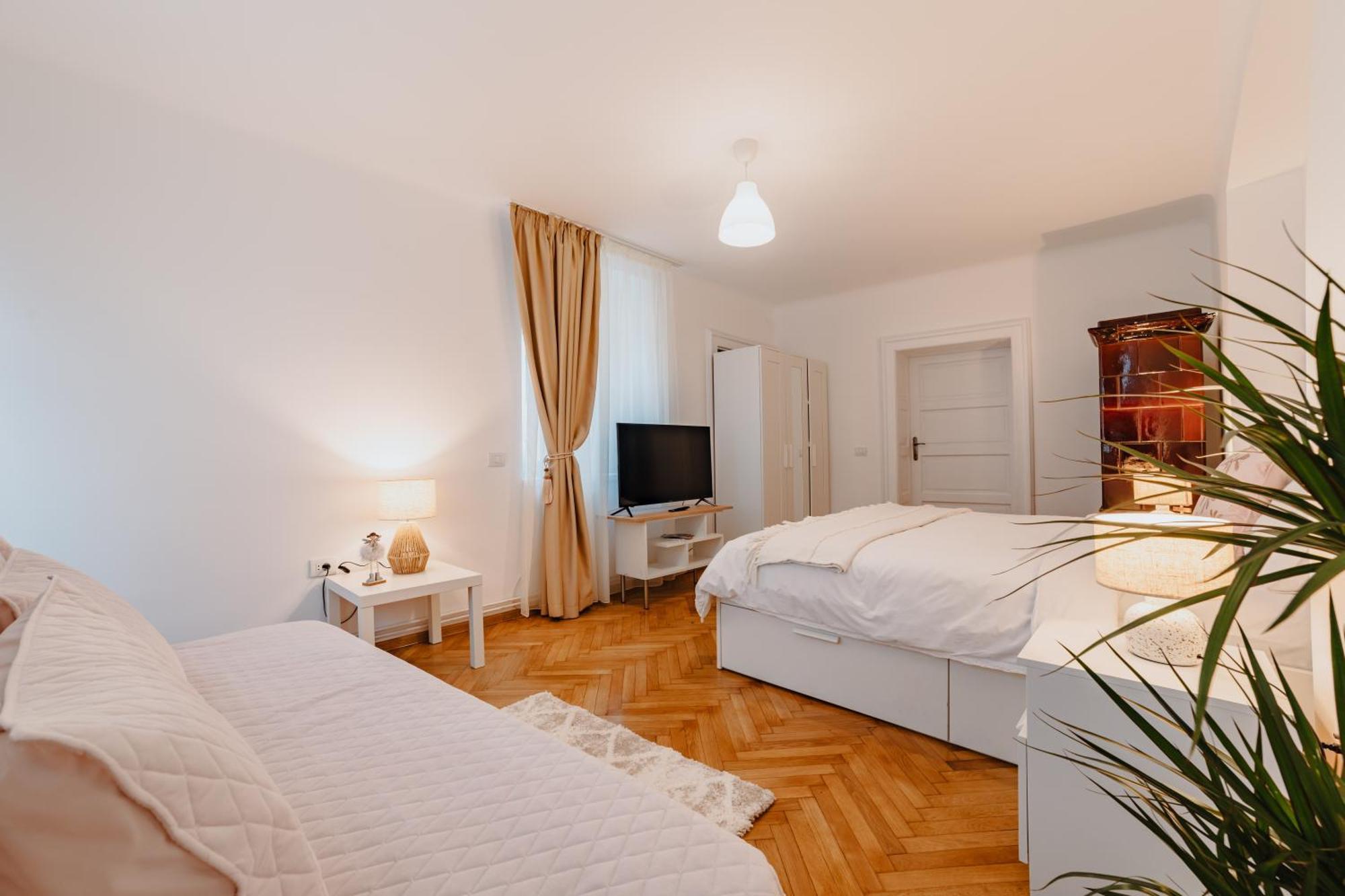 Anastasia Apartments With Parking Braşov Eksteriør billede